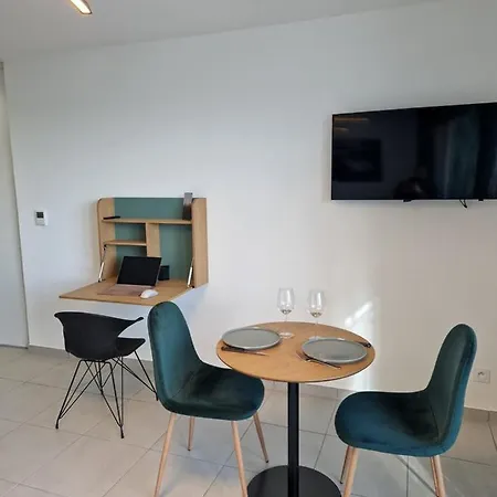 Studio Neuf Idealement Situe Ikea Apartament Vénissieux