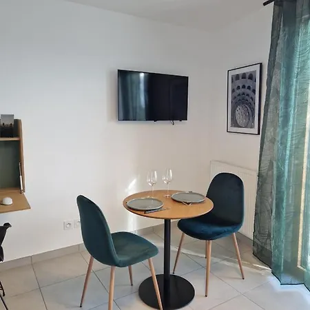 Studio Neuf Idealement Situe Ikea Apartament *